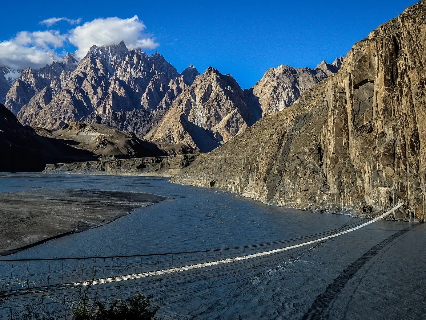 Why is this bridge known as the world's most dangerous? Why is this bridge known as the world's most dangerous?