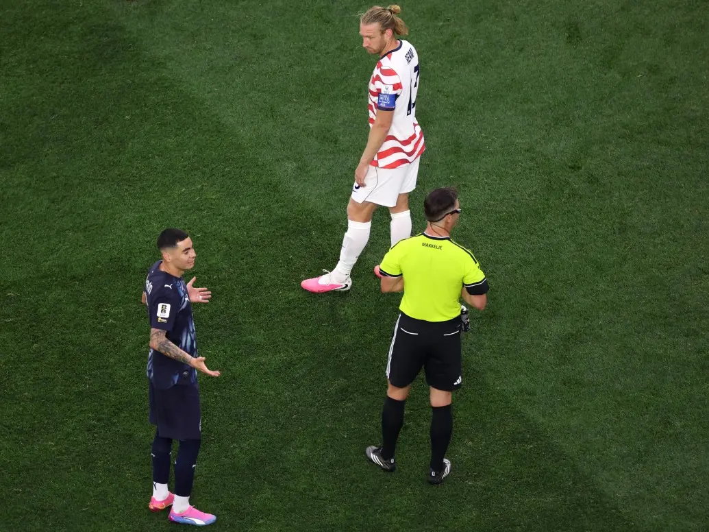 World Cup first: VAR makes 'mistaken identity' history in bizarre booking incident during USA's 4-1 win over Paraguay World Cup first: VAR makes 'mistaken identity' history in bizarre booking incident during USA's 4-1 win over Paraguay