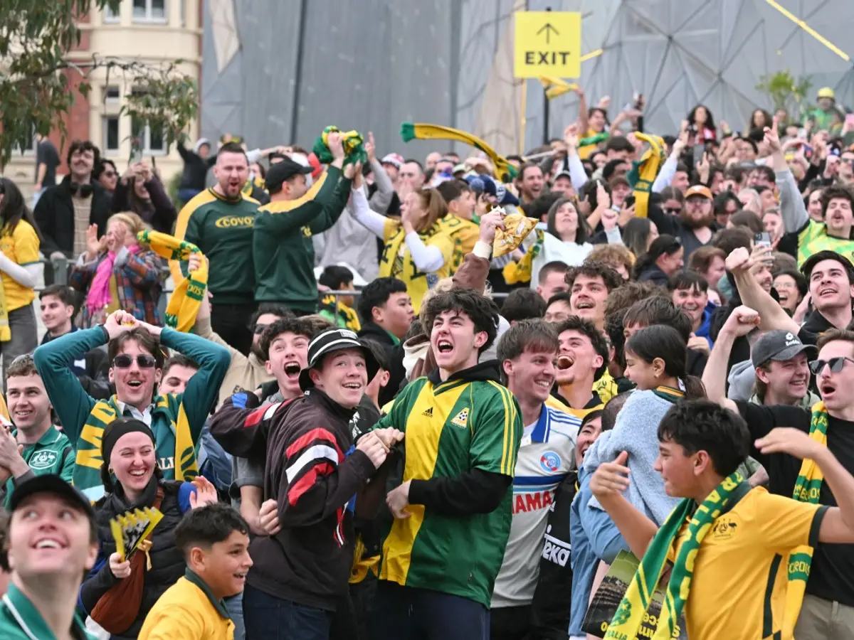 WATCH | Wild scenes as fans erupt in celebration after Australia beat ...