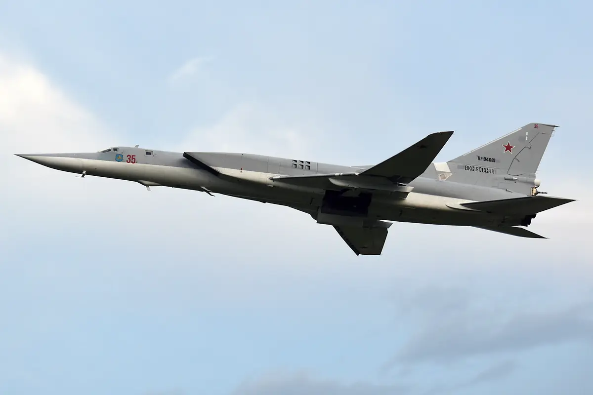 Dramatic footage captures moment Russian Tu-22M3 bomber crashes in Siberia | WATCH