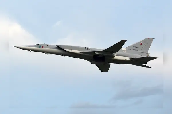 Dramatic footage captures moment Russian Tu-22M3 bomber crashes in Siberia | WATCH Dramatic footage captures moment Russian Tu-22M3 bomber crashes in Siberia | WATCH