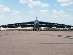 A bomber that lands sideways: Why the B-52 doesn't always point straight