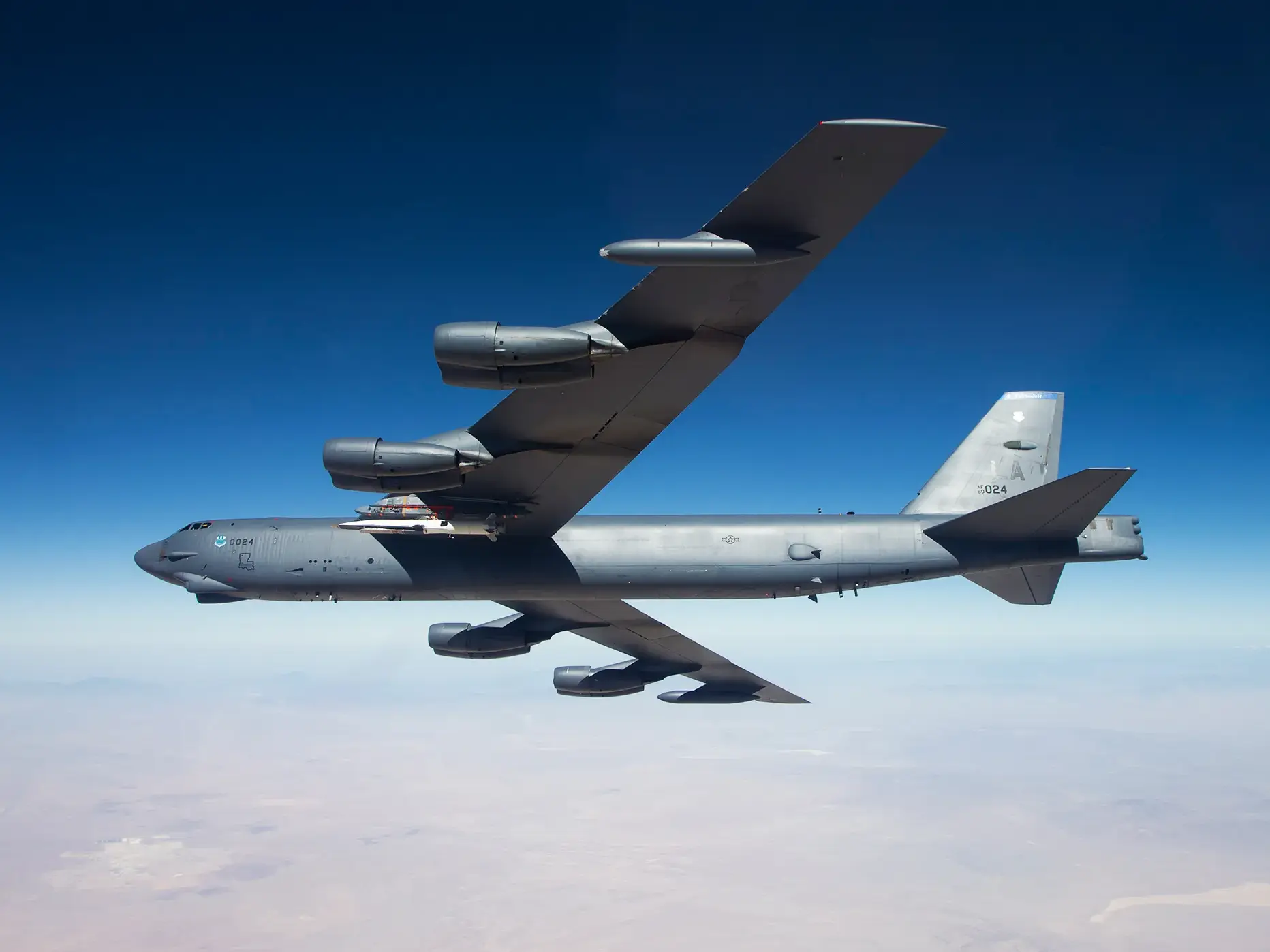 A single B-52 bomber can carry 70,000 pounds of bombs! Here's what that actually looks like A single B-52 bomber can carry 70,000 pounds of bombs! Here's what that actually looks like