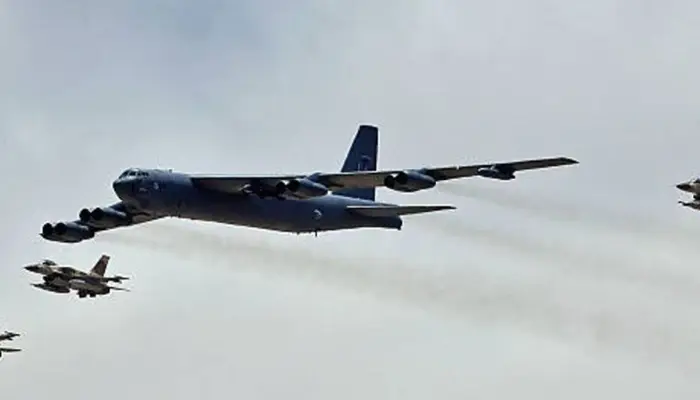 What happens when a B-52 bomber flies for 20 hours without landing?