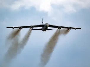 Global endurance: Can a B-52 bomber fly around the world without landing?