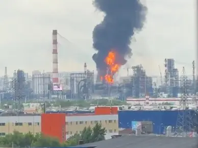 Ukraine drone strike damages Moscow's largest oil refinery | VIDEO Ukraine drone strike damages Moscow's largest oil refinery | VIDEO
