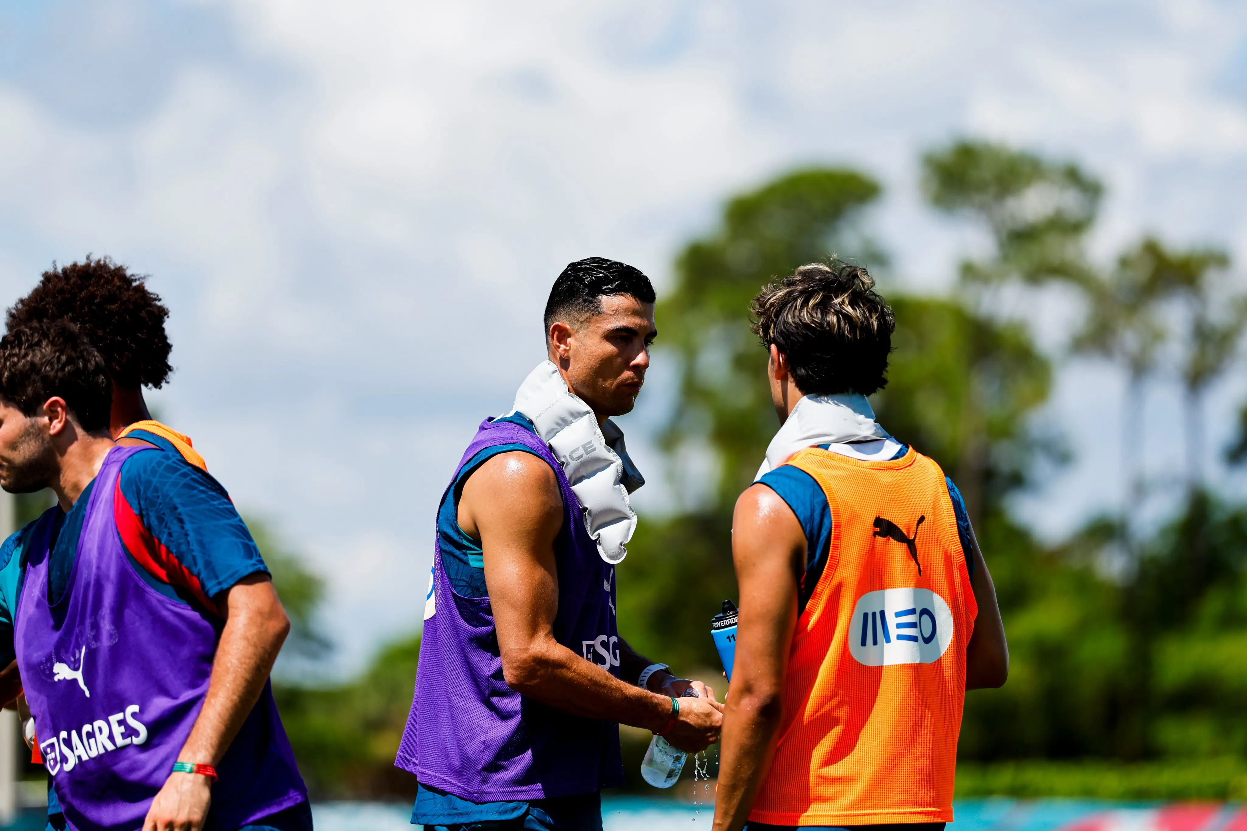 Ronaldo leads warm-up drills
