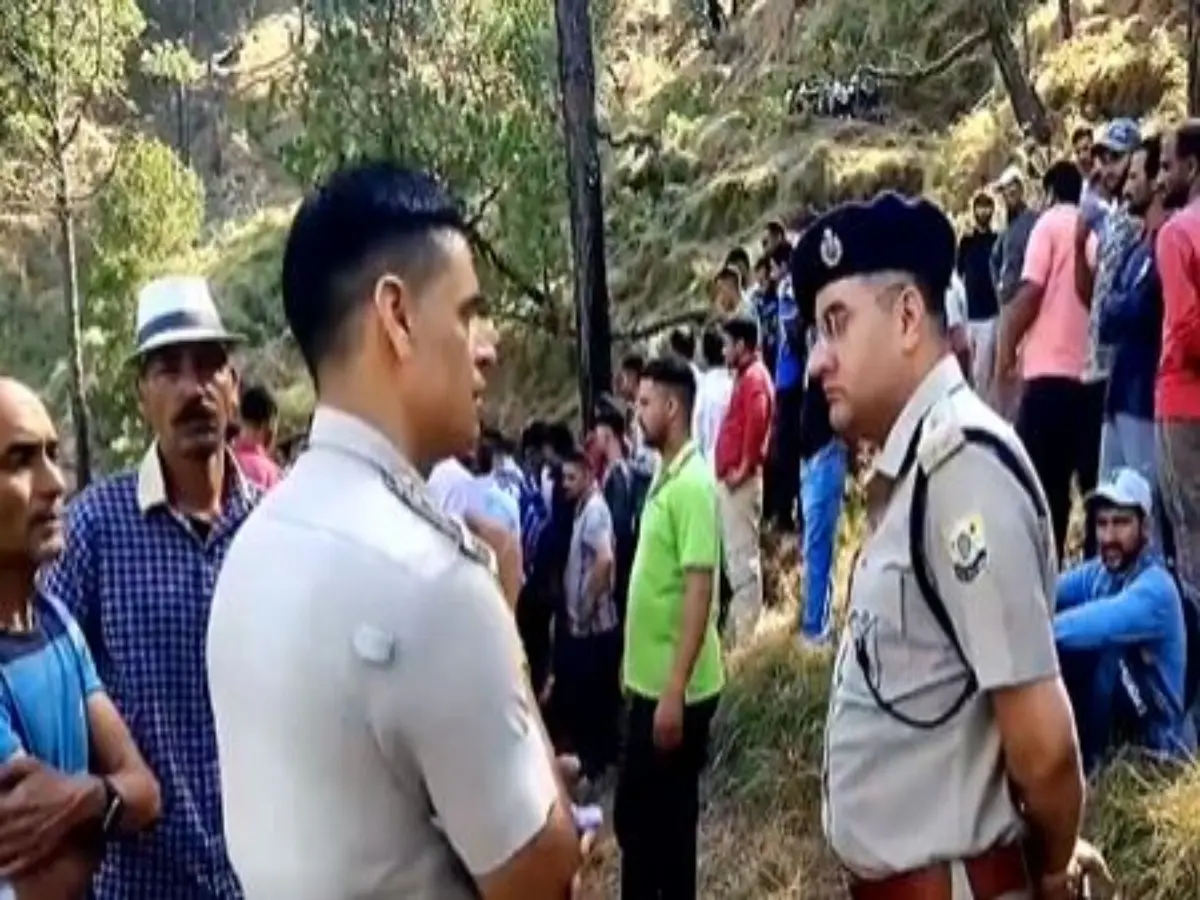 At least seven dead as bus falls into deep ravine in Himachal Pradesh At least seven dead as bus falls into deep ravine in Himachal Pradesh