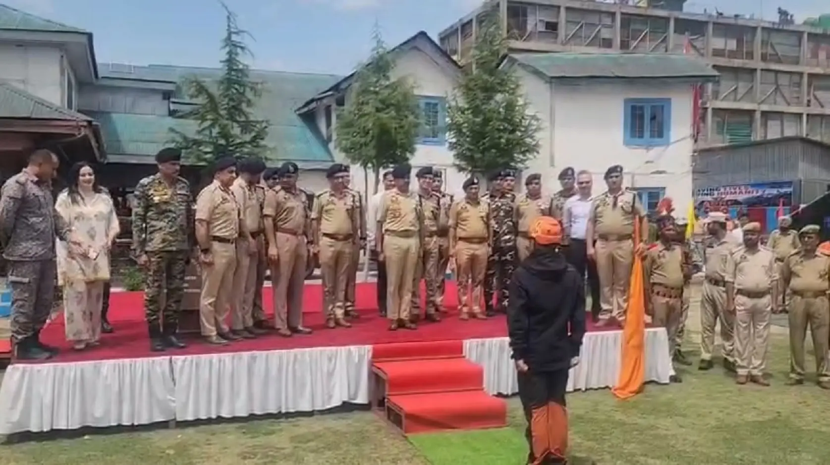 DGP Nalin Prabhat flags off 45 specialised mountain rescue teams for Amarnath Yatra