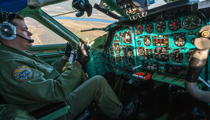 Why Russian fighter jets have distinct cockpit colors compared to US jets
