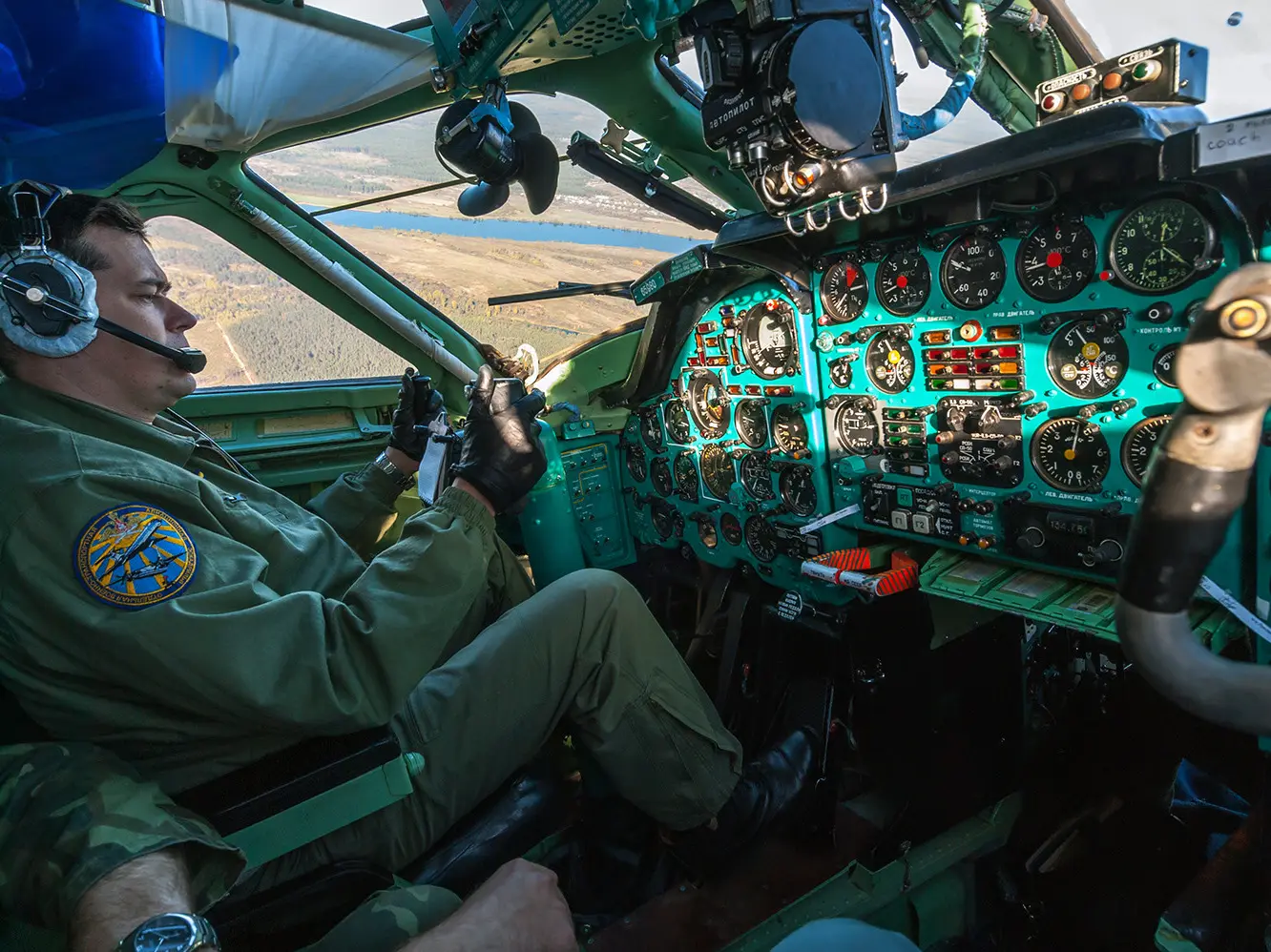 Why Russian fighter jets have distinct cockpit colors compared to US jets
