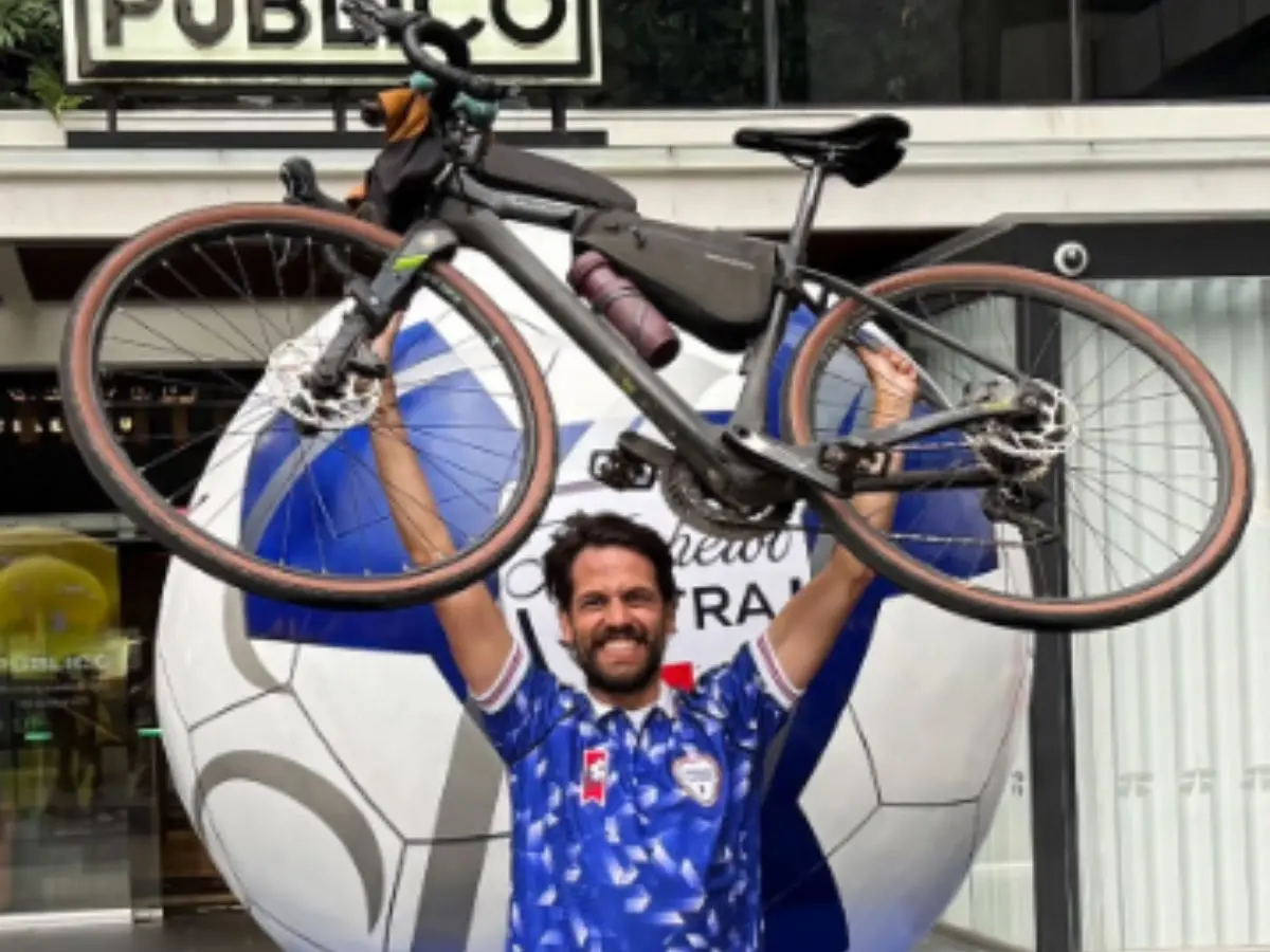 Ultimate Devotion: Colombian fan cycles over 4,000km across capitals to support team at World Cup Ultimate Devotion: Colombian fan cycles over 4,000km across capitals to support team at World Cup