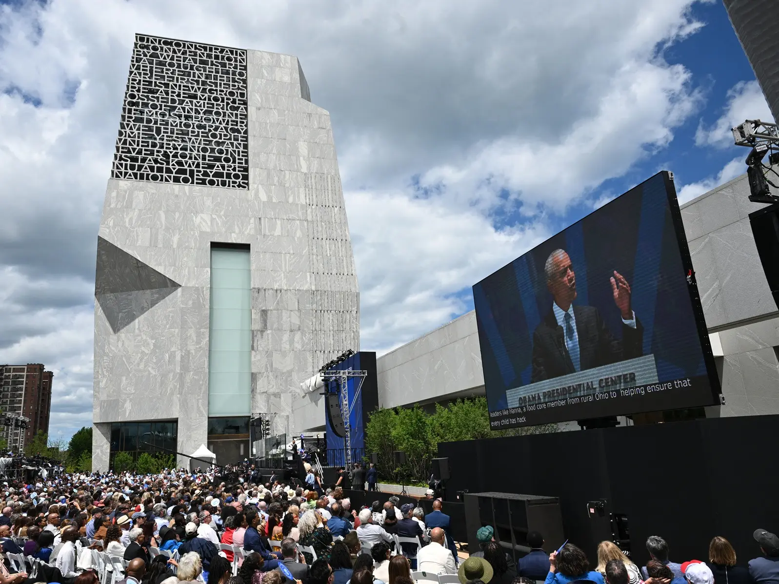 From celebrities to presidents, everyone showed up for Obama's big day, except Trump From celebrities to presidents, everyone showed up for Obama's big day, except Trump