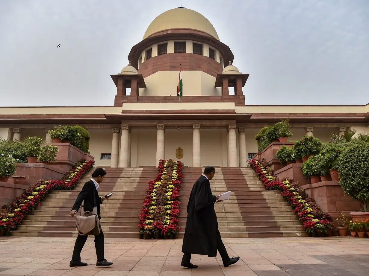 Right to walk on secured footpaths a fundamental right, says SC; tells govt to frame law Right to walk on secured footpaths a fundamental right, says SC; tells govt to frame law