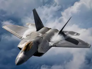 How many fuel tanks are inside the F-22?