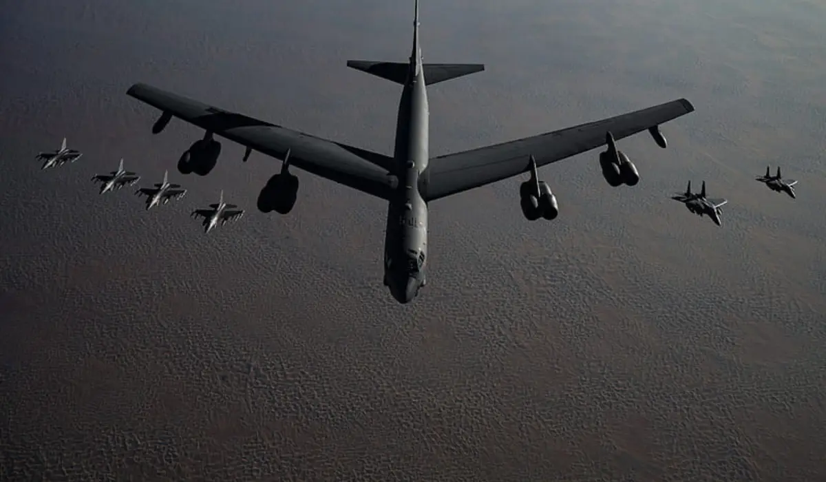 F-22 Raptor vs B-52 bomber: Which aircraft can fly higher?