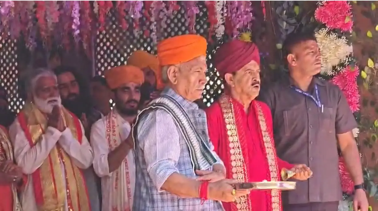 J&K Lieutenant Governor Manoj Sinha joins devotees at Kheer Bhawani mela, prays for peace and prosperity