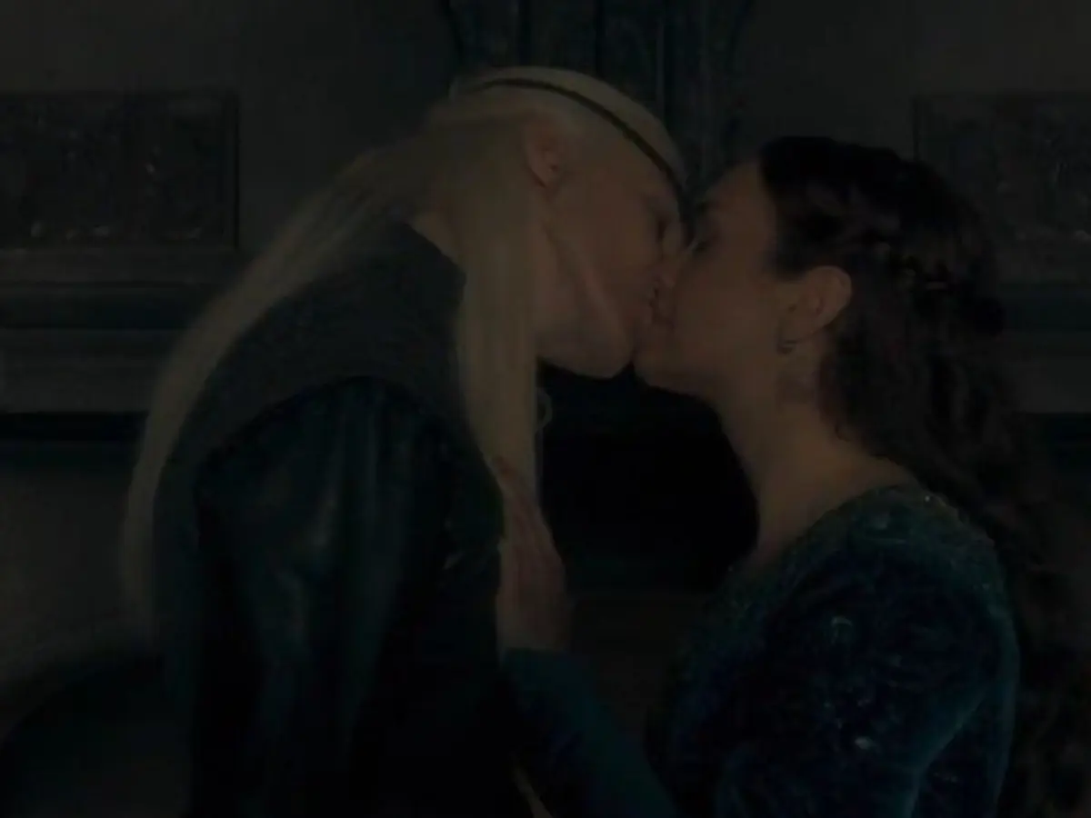 House of the Dragon fans in shock: Son Aemond and mom Alicent’s ‘weird’ kiss breaks the internet House of the Dragon fans in shock: Son Aemond and mom Alicent’s ‘weird’ kiss breaks the internet