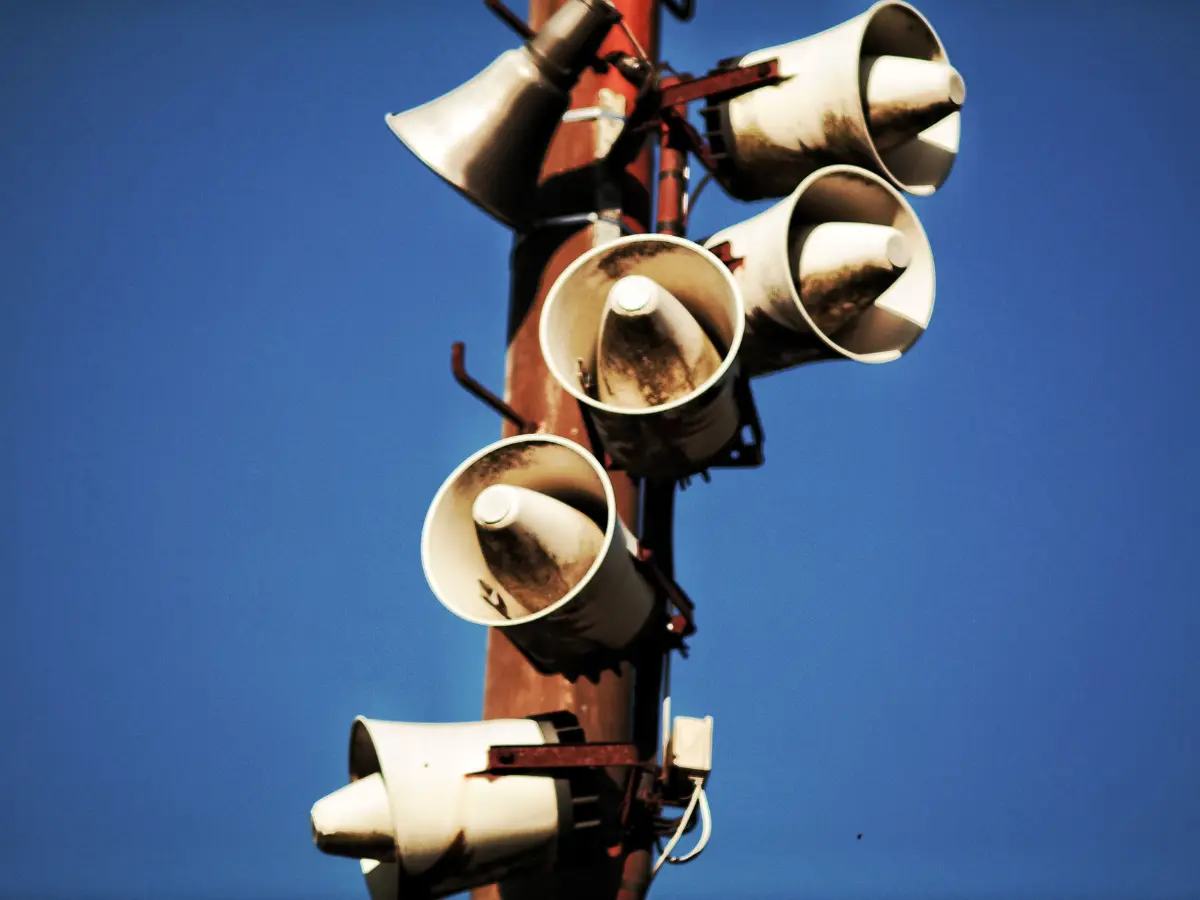 Australian man becomes loudest person on earth, records 122.4 dB shout Australian man becomes loudest person on earth, records 122.4 dB shout