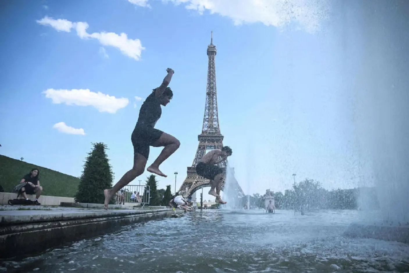 Heatwave in France proves deadly as 40 drown; Eiffel Tower, Louvre close early