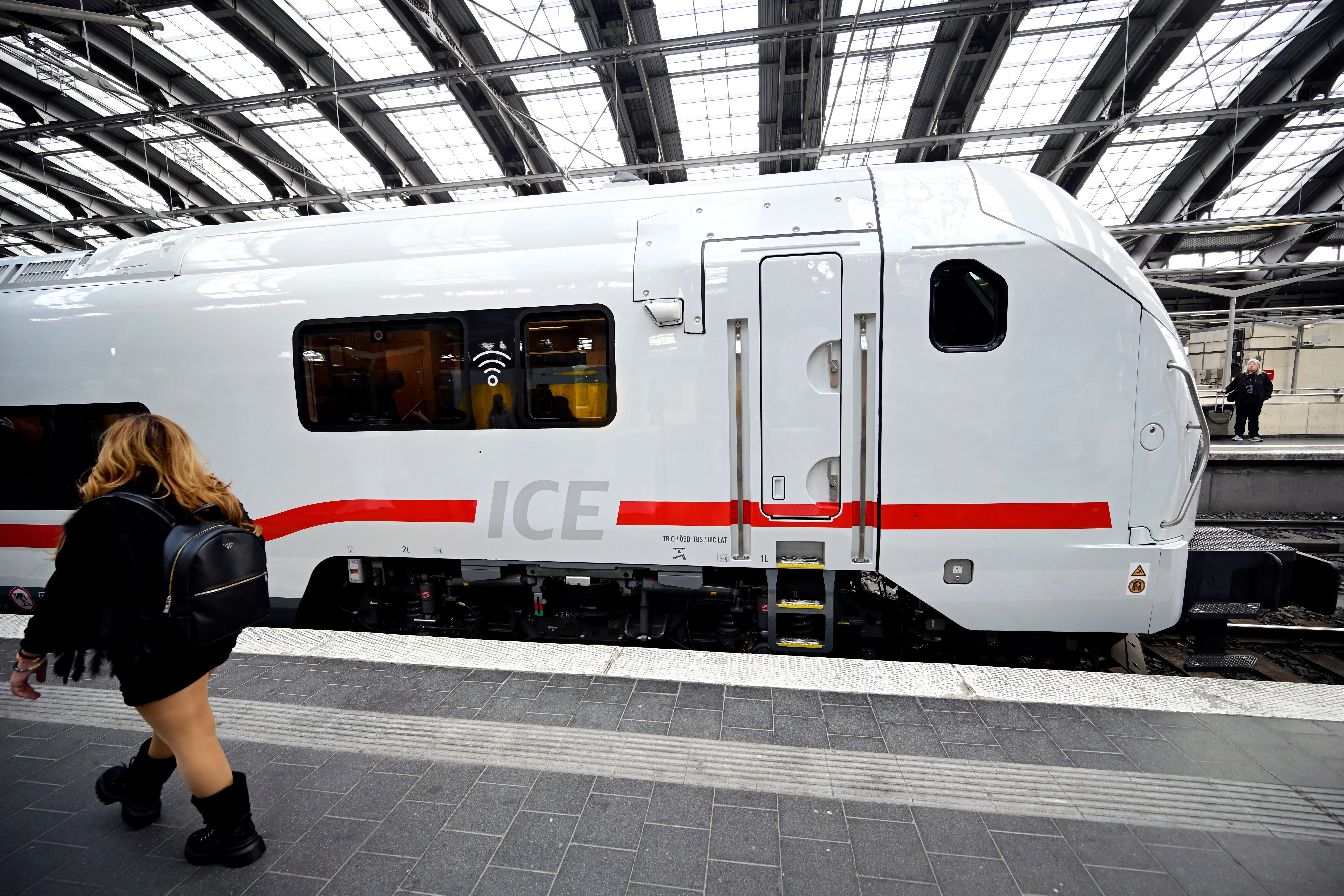 Train services resume across Germany after system failure brought network to standstill