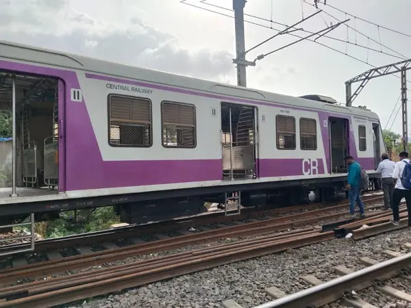 Man, 22, stabbed to death over coach door dispute in Mumbai’s local train