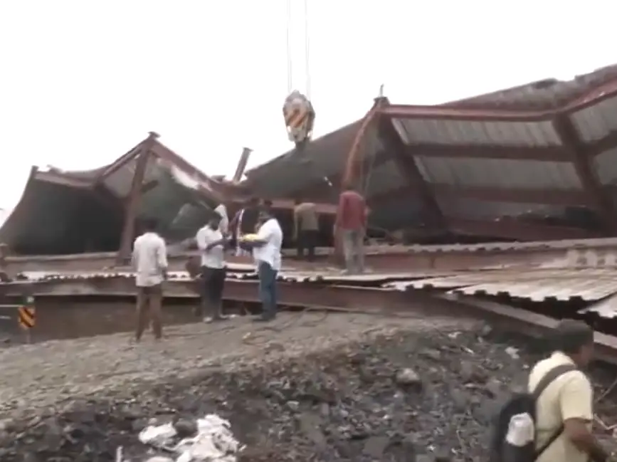 Three dead, around 40 feared trapped after under-construction warehouse collapses in Kolkata Three dead, around 40 feared trapped after under-construction warehouse collapses in Kolkata