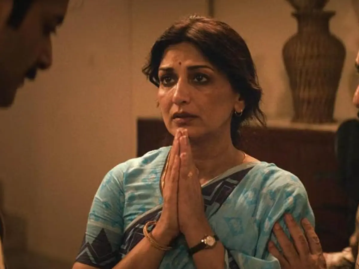 Sonali Bendre in Raakh