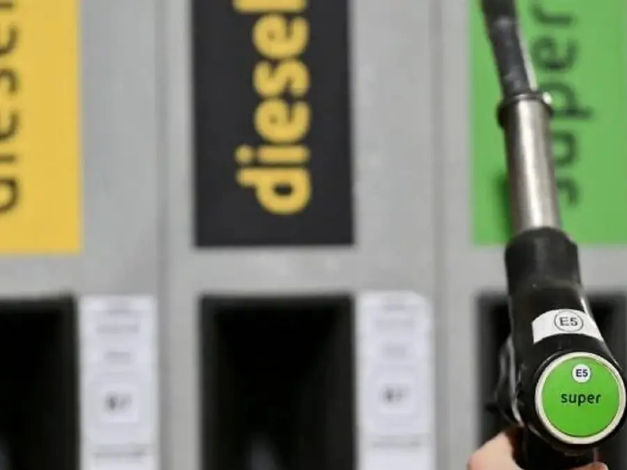 Oil prices drop to pre-war level as Oman affirms no transit fees for crossing Hormuz