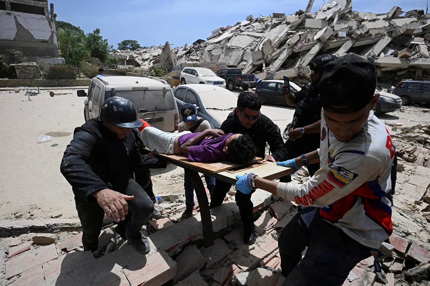 Venezuela earthquakes kill at least 188, injure 1,520 as search and rescue efforts intensify