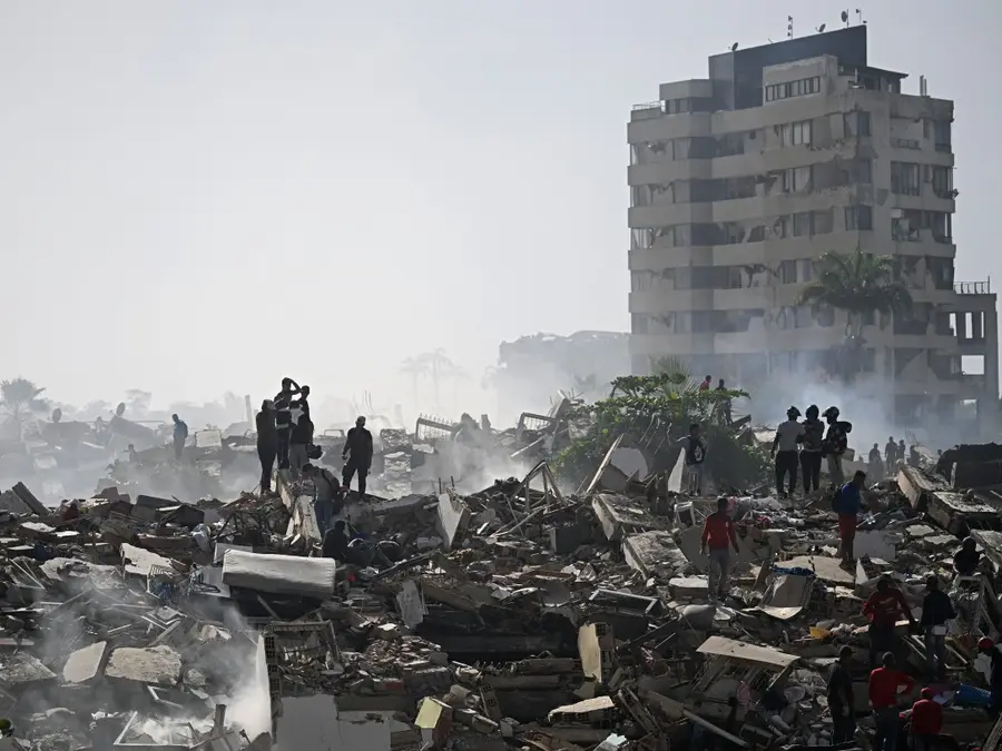 Venezuela twin earthquakes: Death toll climbs to 235; frantic rescue efforts continue as aid starts flowing in