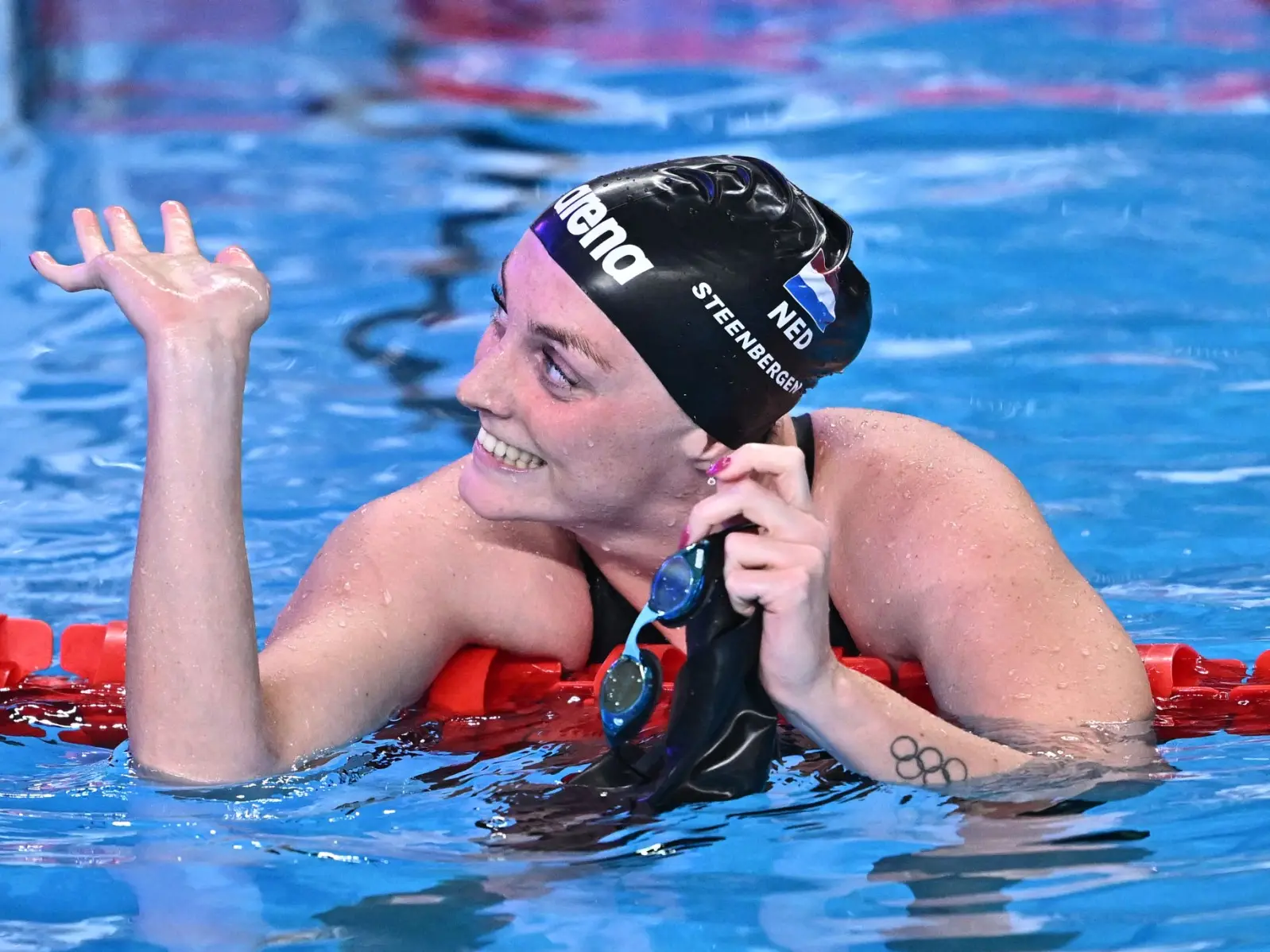 Marrit Steenbergen smashes Sarah Sjostrom's women's 100m freestyle world record in Rome Marrit Steenbergen smashes Sarah Sjostrom's women's 100m freestyle world record in Rome