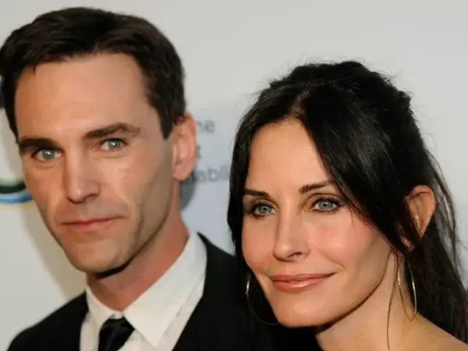 Courteney Cox and Johnny McDaid end their relationship after a decade of being together Courteney Cox and Johnny McDaid end their relationship after a decade of being together