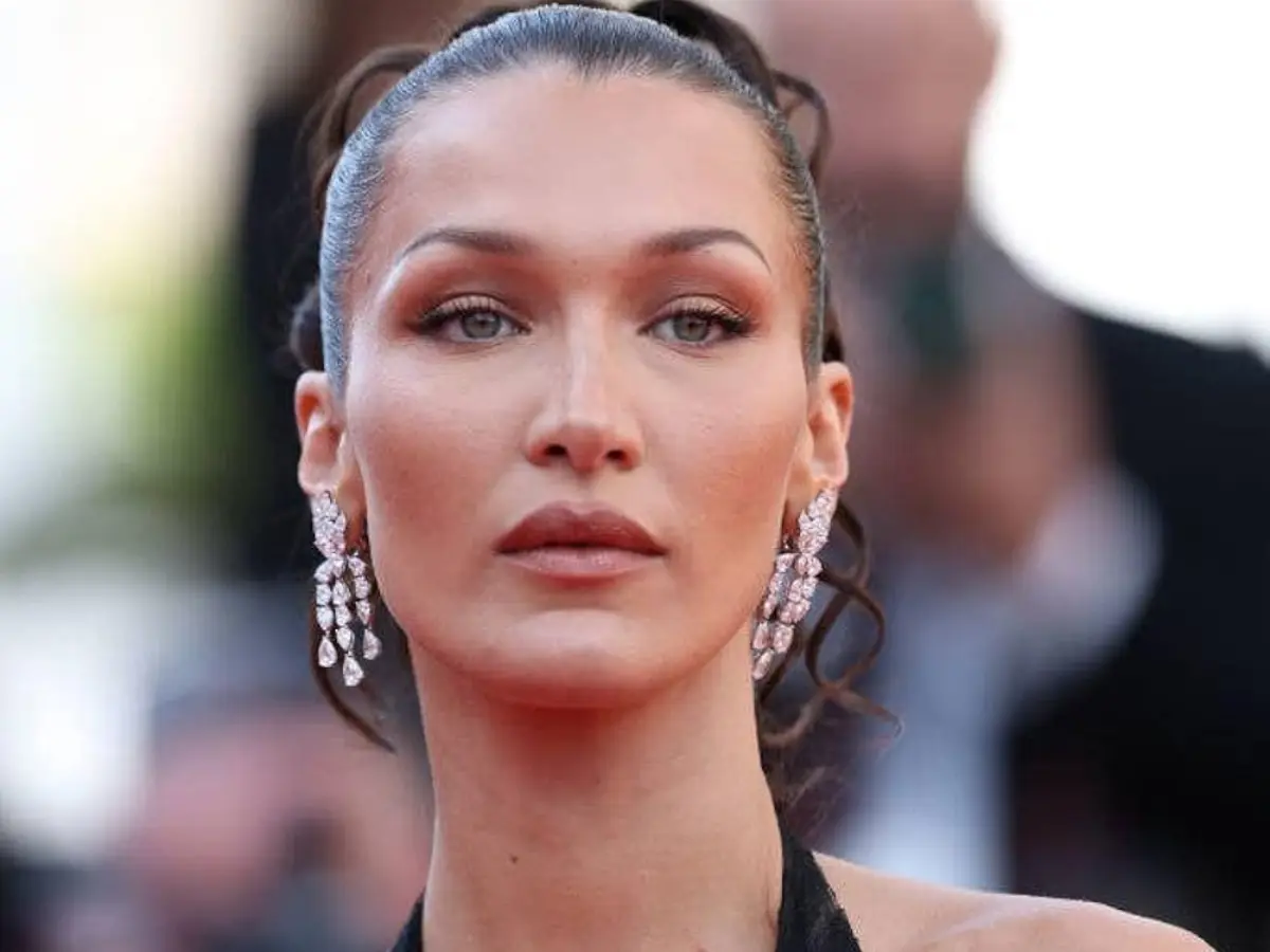 Bella Hadid apologizes to fans after emotional post on Lyme disease flare-up sparks concern Bella Hadid apologizes to fans after emotional post on Lyme disease flare-up sparks concern