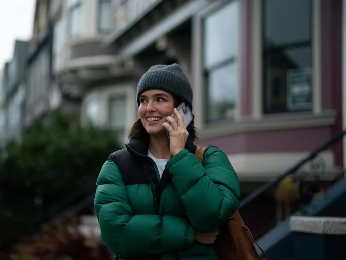 Jill starts sending voicemails to Isabelle