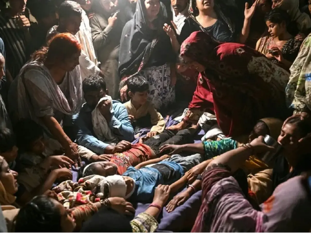 14 children killed as roof of tuition centre collapses in Lahore, Pakistan 14 children killed as roof of tuition centre collapses in Lahore, Pakistan