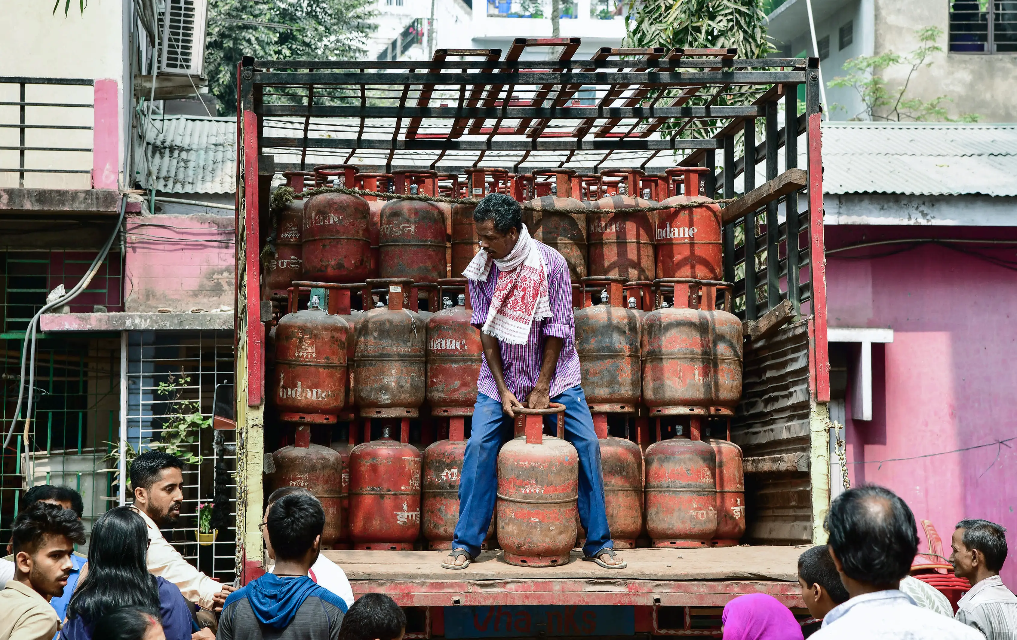 Small relief for Indians: Commercial LPG rate slashed by ₹183, but prices remain over 70% above January levels