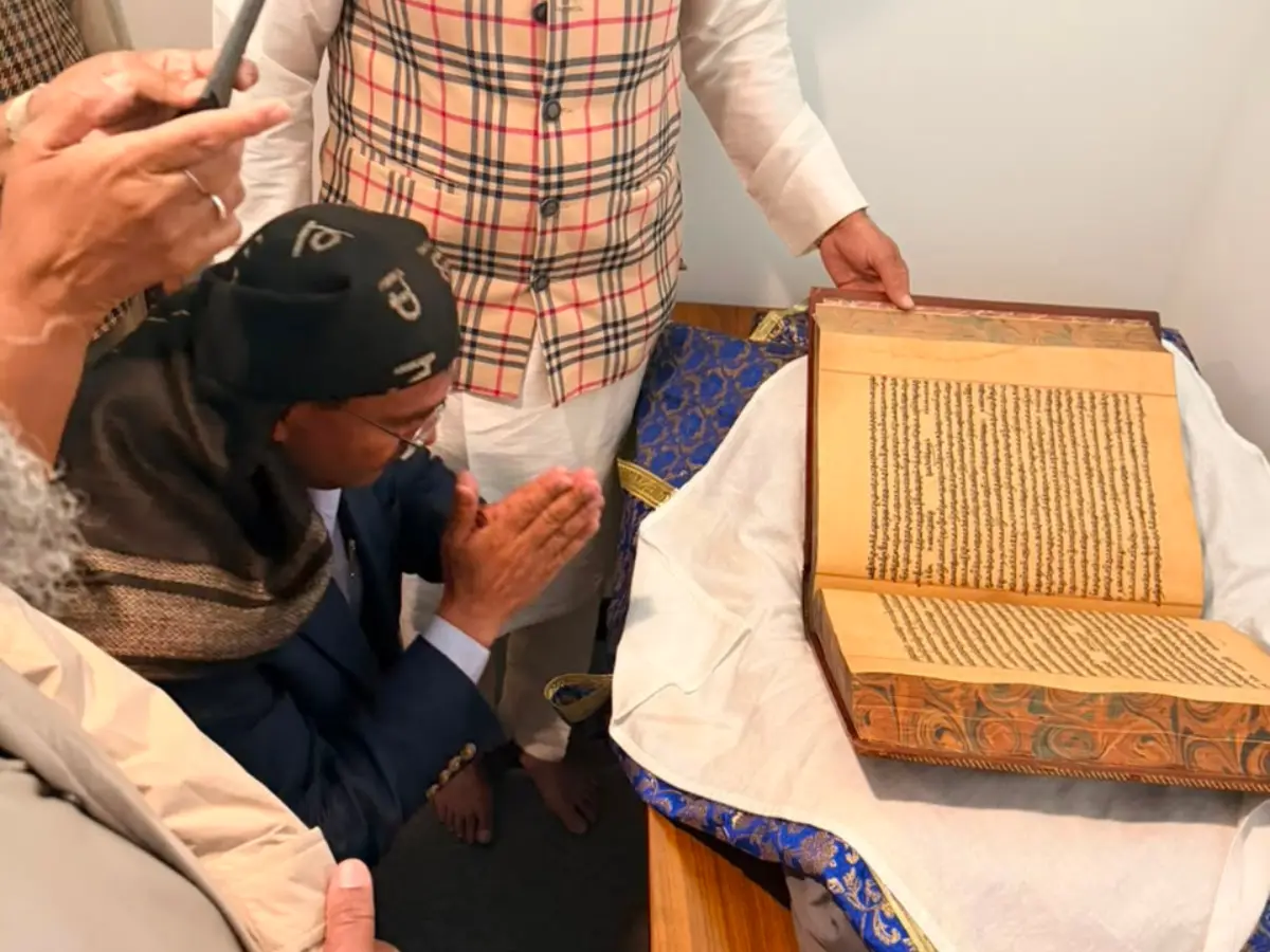 300-year-old Guru Granth Sahib manuscript, stolen by British from erstwhile Sikh Empire, arrives in Scotland. All details here 300-year-old Guru Granth Sahib manuscript, stolen by British from erstwhile Sikh Empire, arrives in Scotland. All details here