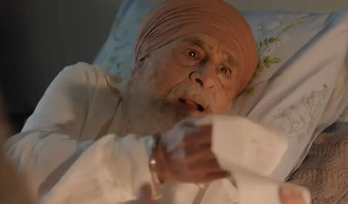 Naseeruddin Shah in Main Vaapas Aaunga