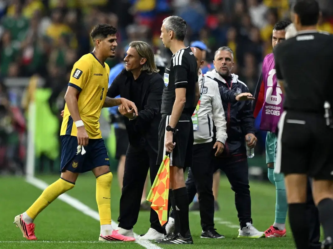 Piero Hincapie become second player to be sent off for covering his mouth. What happened? Piero Hincapie become second player to be sent off for covering his mouth. What happened?