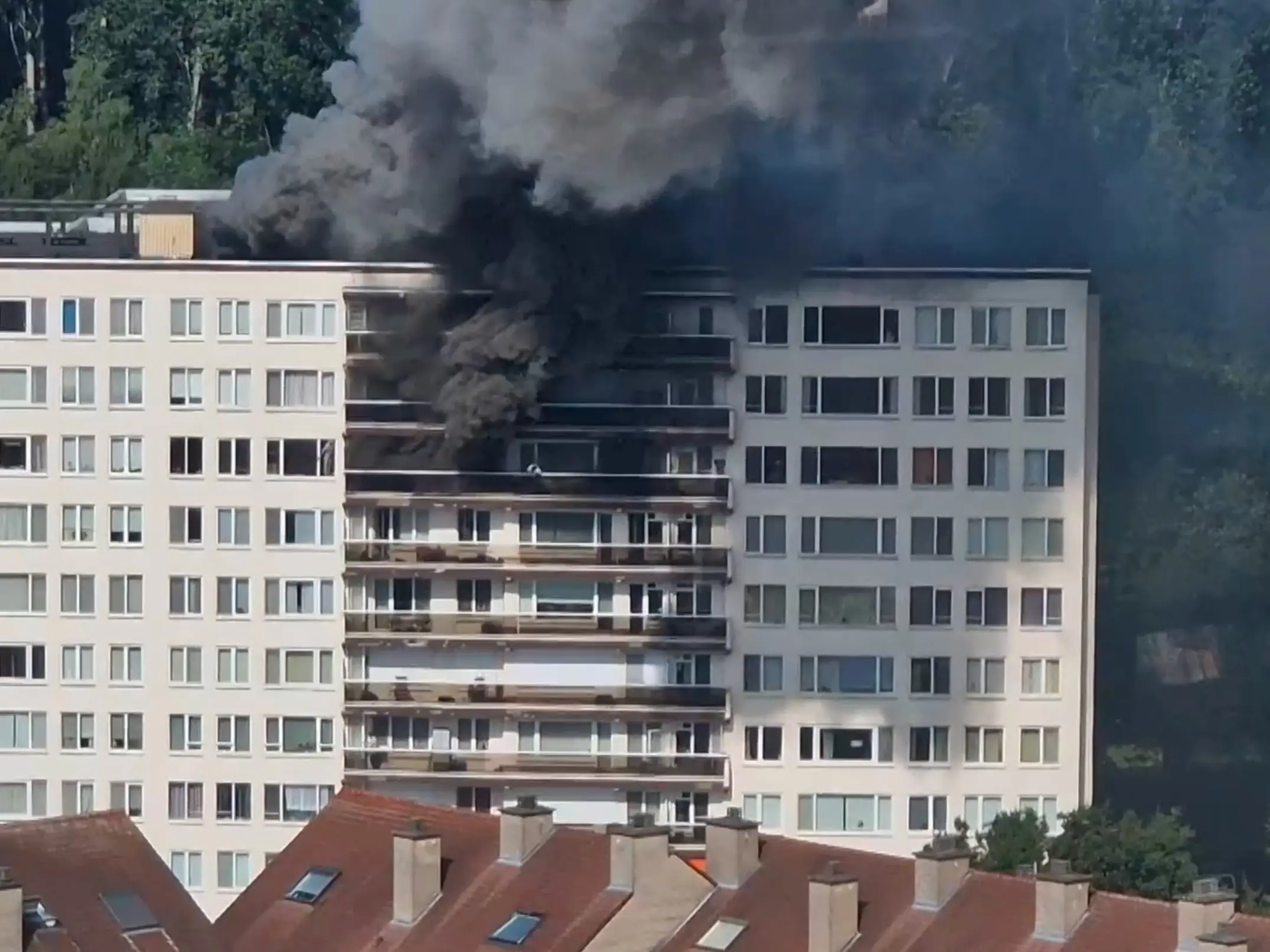 Six killed in Antwerp apartment fire as blaze engulfs 10-storey residential block Six killed in Antwerp apartment fire as blaze engulfs 10-storey residential block