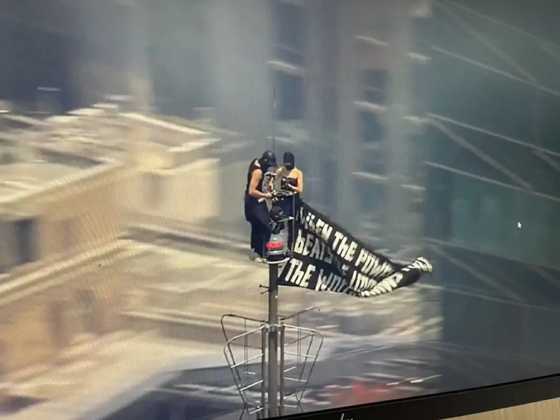 Watch | Peace, proposal and police: Couple scales Empire State Building, gets arrested