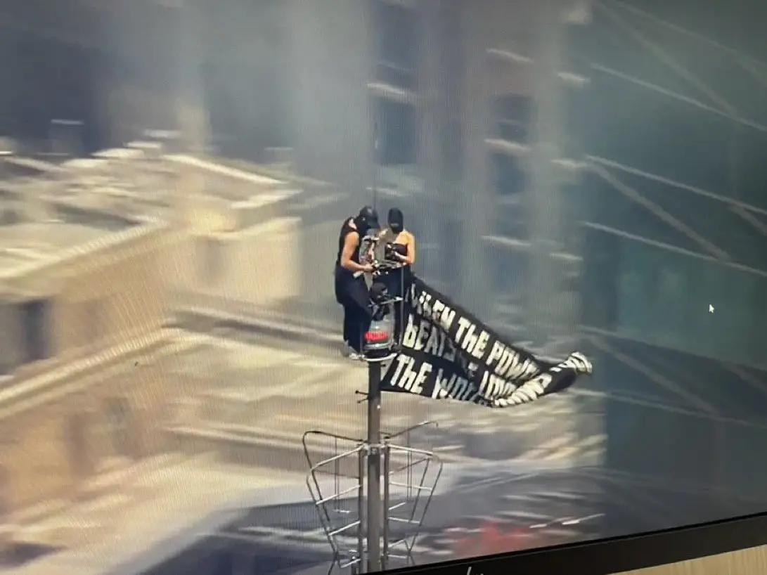 Watch | Peace, proposal and police: Couple scales Empire State Building, gets arrested