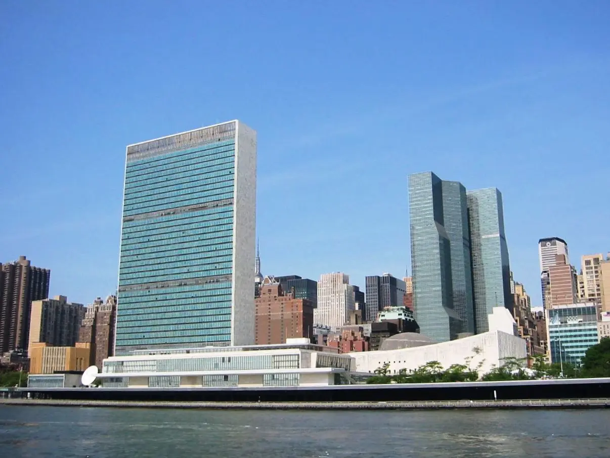 Man sets himself on fire outside UN HQ holding Tibetan flag, dies Man sets himself on fire outside UN HQ holding Tibetan flag, dies