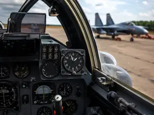 Why Russian fighter jets keep mechanical clocks compared to US jets