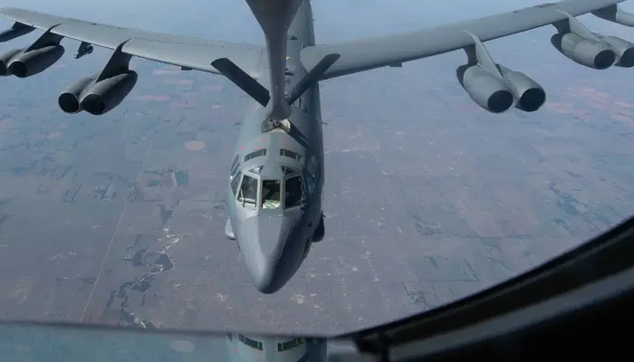 How a B-52 Bomber can fly nonstop for 47 hours without burning its engine?