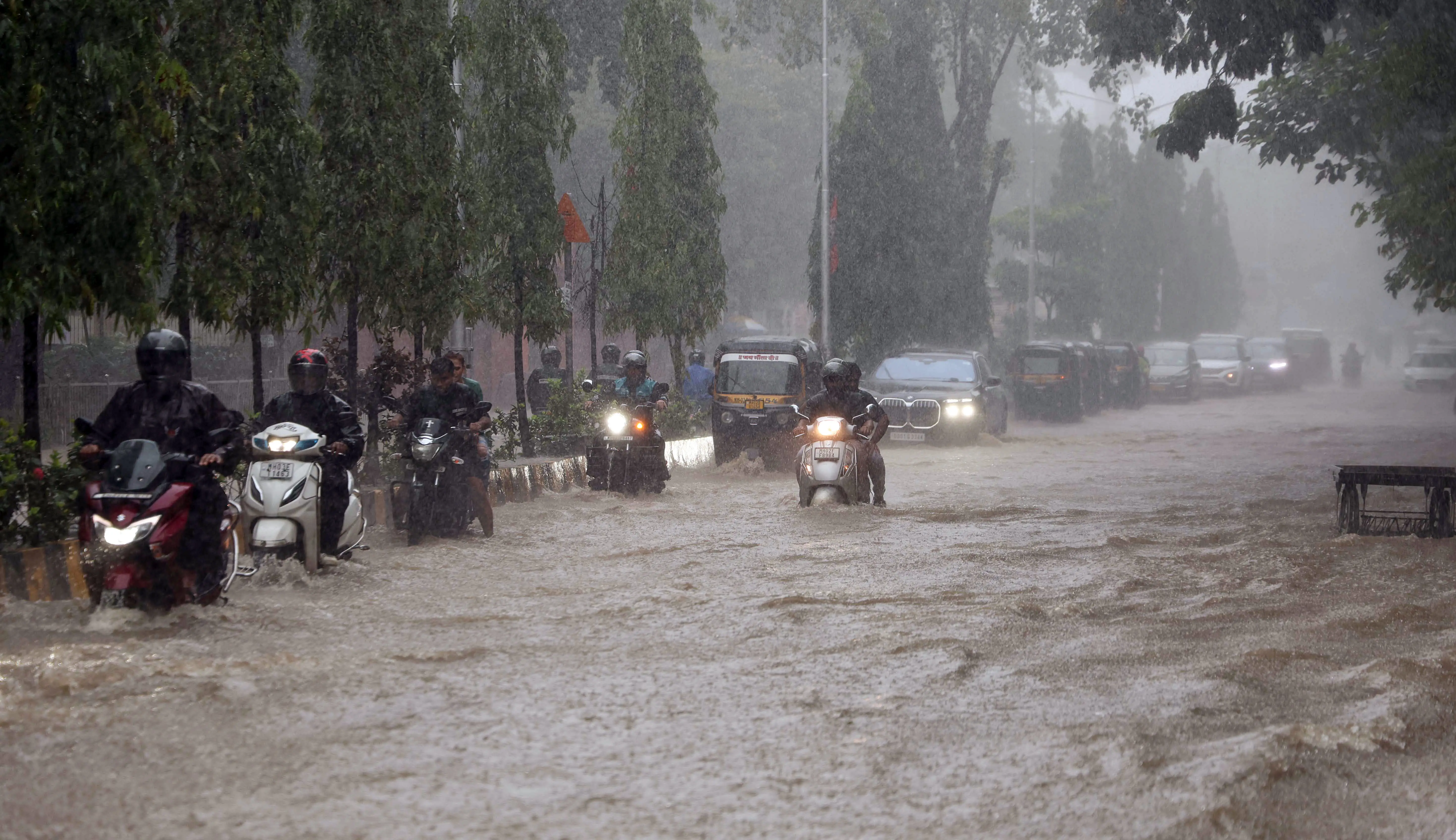 Mumbai on red alert as IMD warns of heavy rain; severe waterlogging in Gujarat