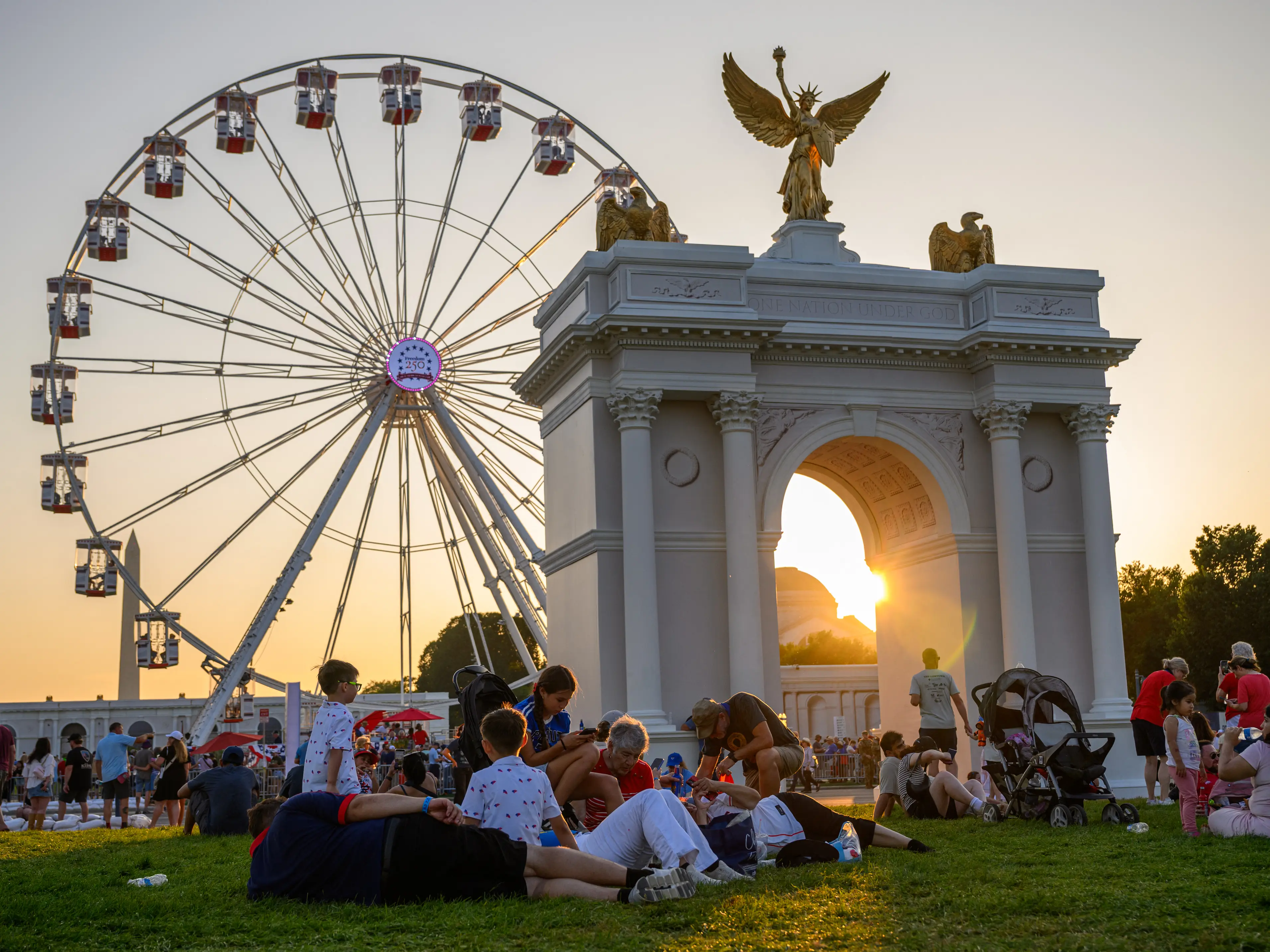 Fourth of July celebrations across US hit by severe heatwave Fourth of July celebrations across US hit by severe heatwave