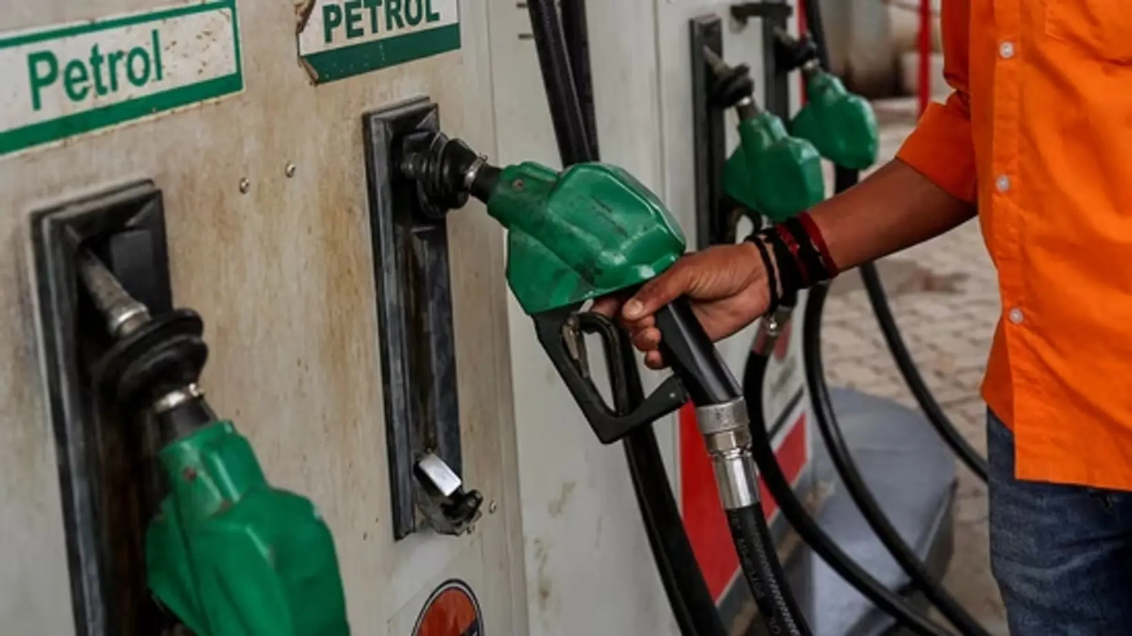 Auto experts reject concerns over E20, say even F1 cars run on it; back govt