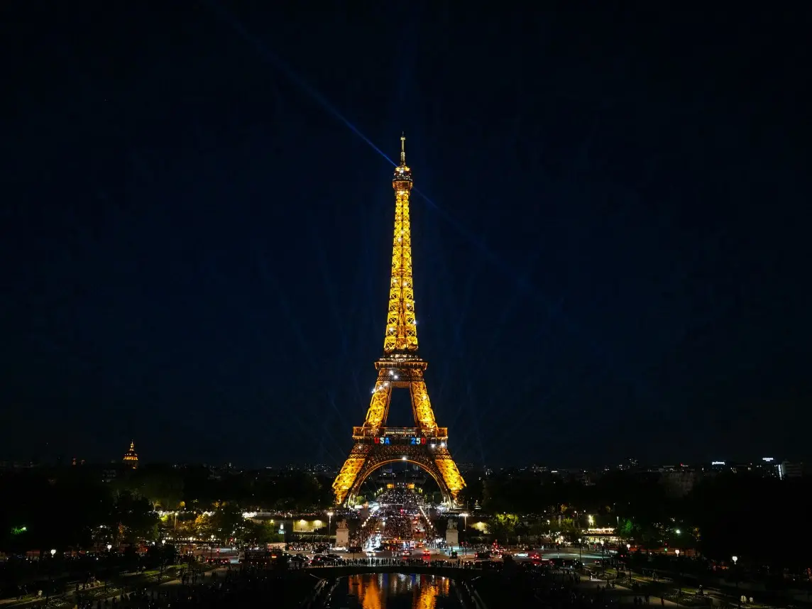 Man arrested for climbing Eiffel Tower, hanging US flag on America’s 250th anniversary Man arrested for climbing Eiffel Tower, hanging US flag on America’s 250th anniversary